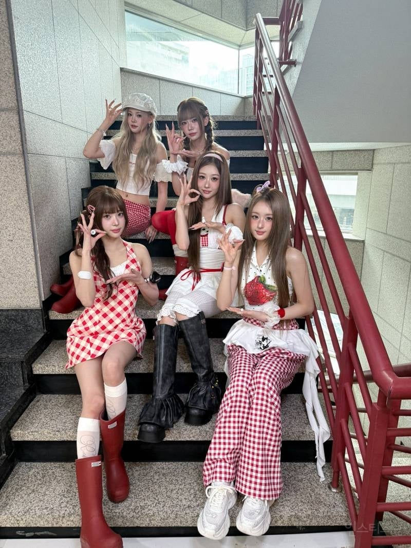 의상 컨셉에 과즙상들 모여서 무대 볼맛 나는 여돌.jpg | 인스티즈