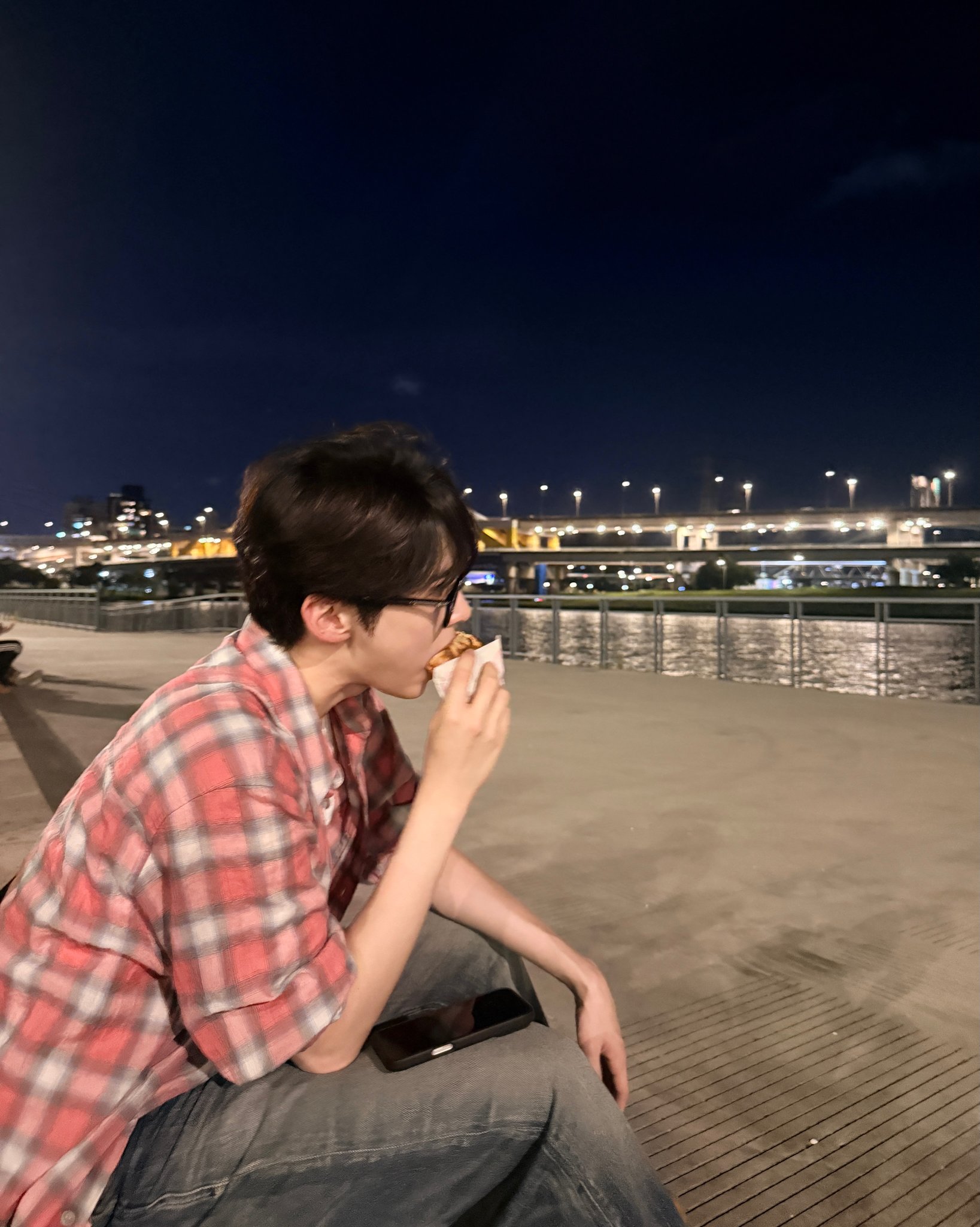[잡담] 성한빈 대만사진봐봐 | 인스티즈