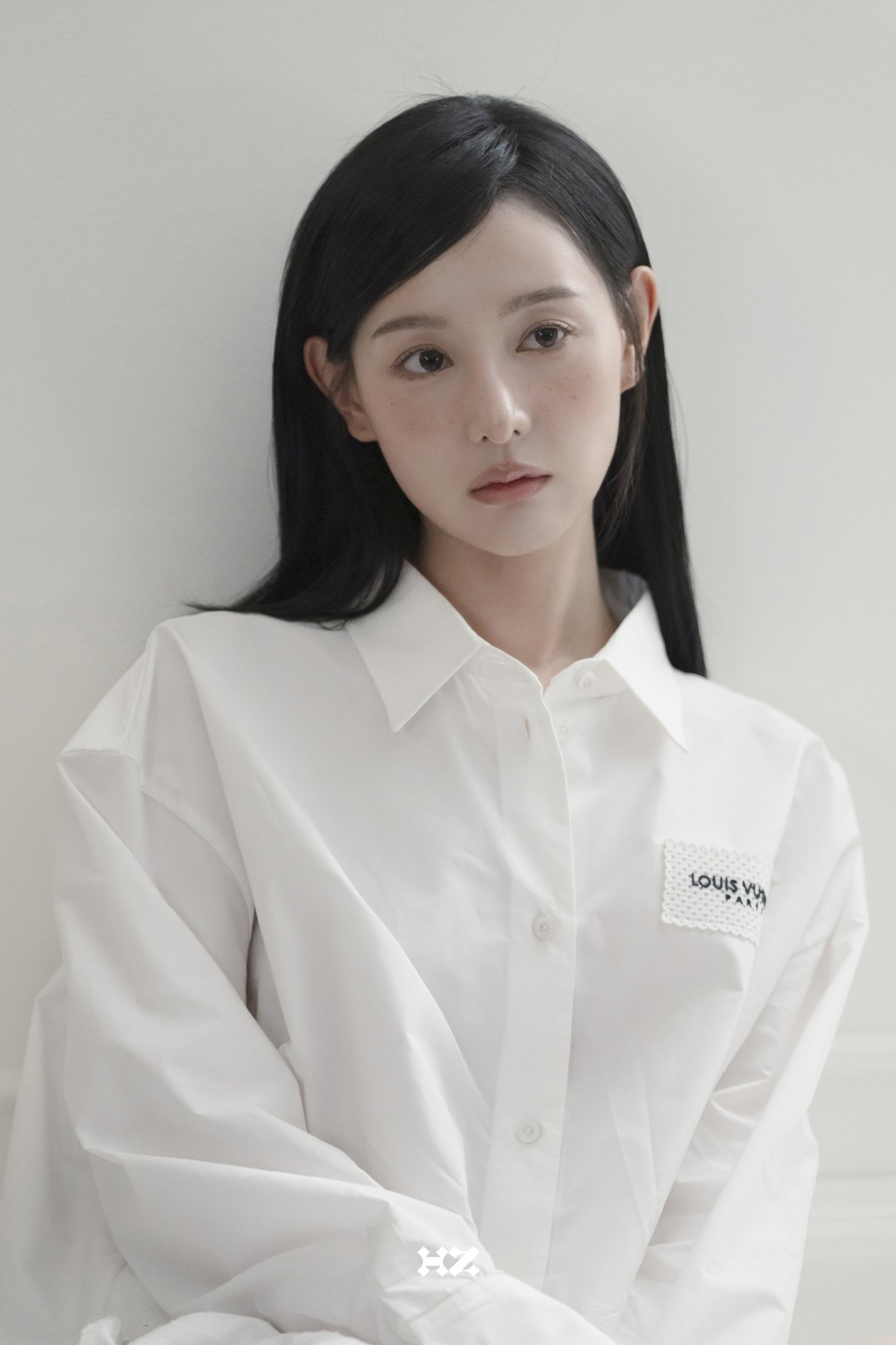 [잡담] 김지원) 260727 김지원 얼루어x루이비통 화보 소속사 비하인드 사진 | 인스티즈