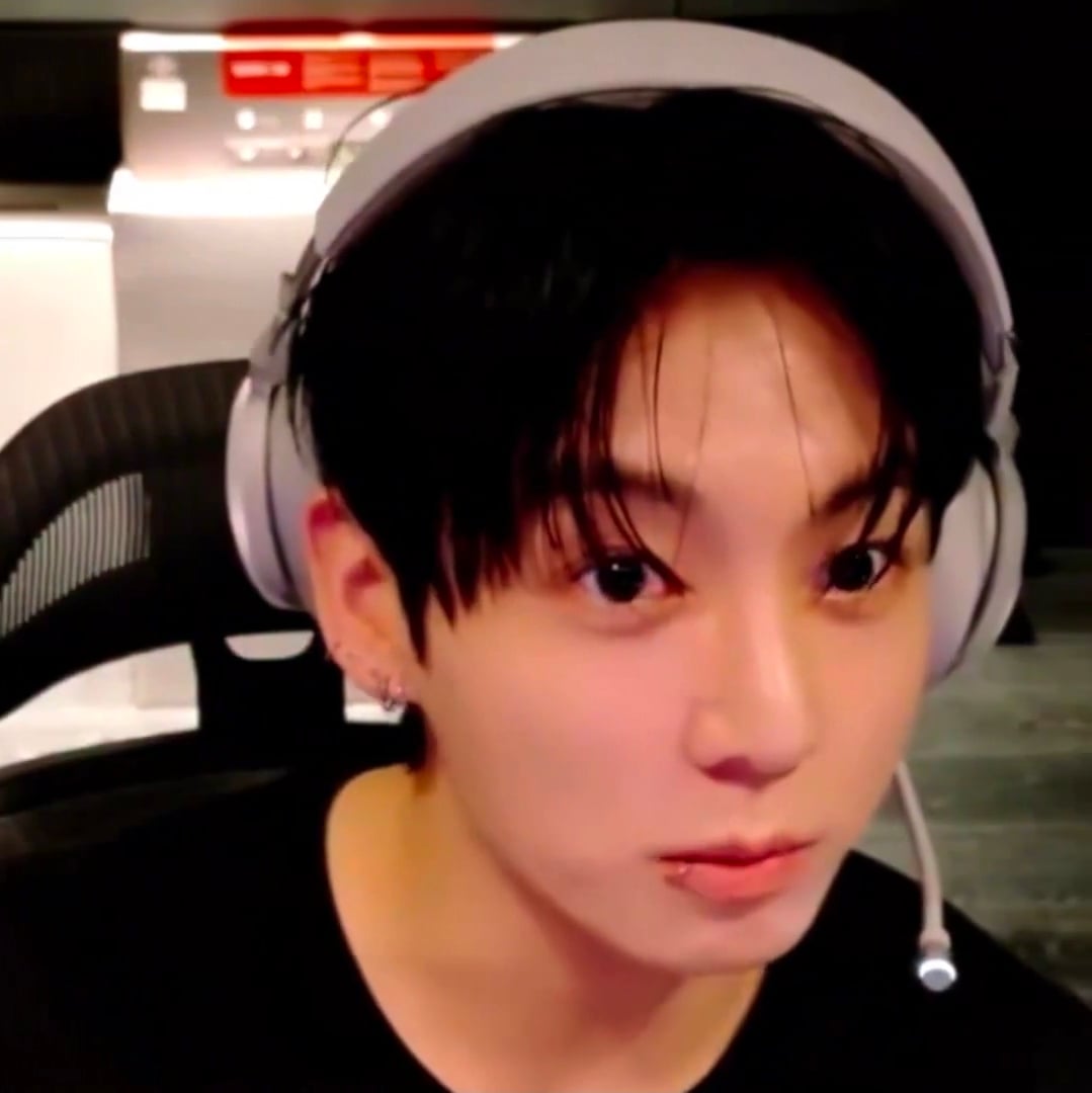 [잡담] 정국 자연 애굣살 부럽다 ㄹㅇ 뿅 하고 올라오네 | 인스티즈