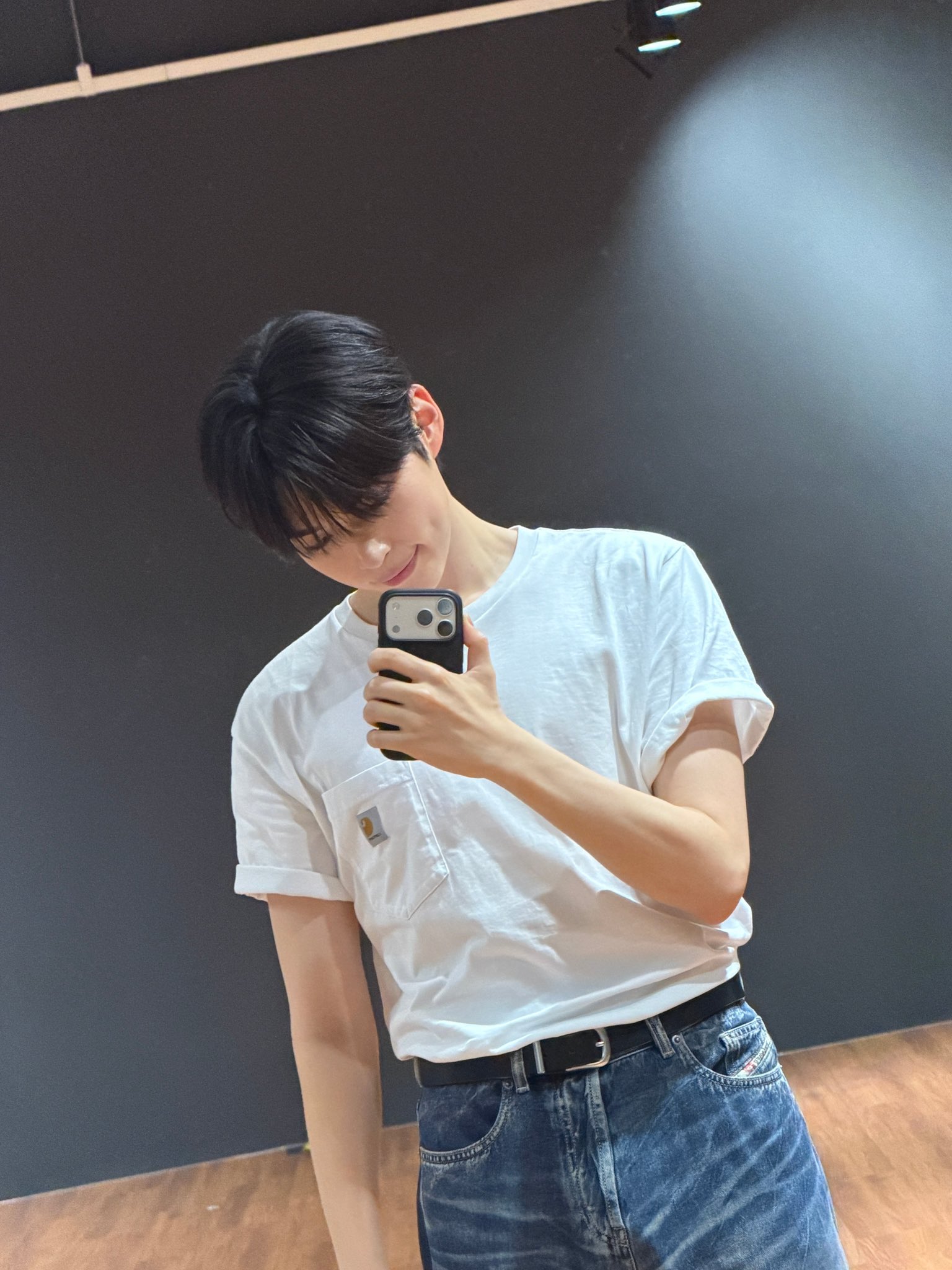 [잡담] 성한빈 흰티 진짜 좋네 | 인스티즈