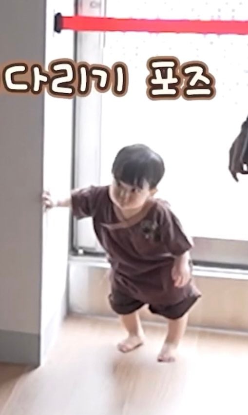 [잡담] 유준이 엘리베이터 버튼 누르는 폼이나 기다리는 폼이 예사롭지 않앜ㅋㅋㅋ | 인스티즈