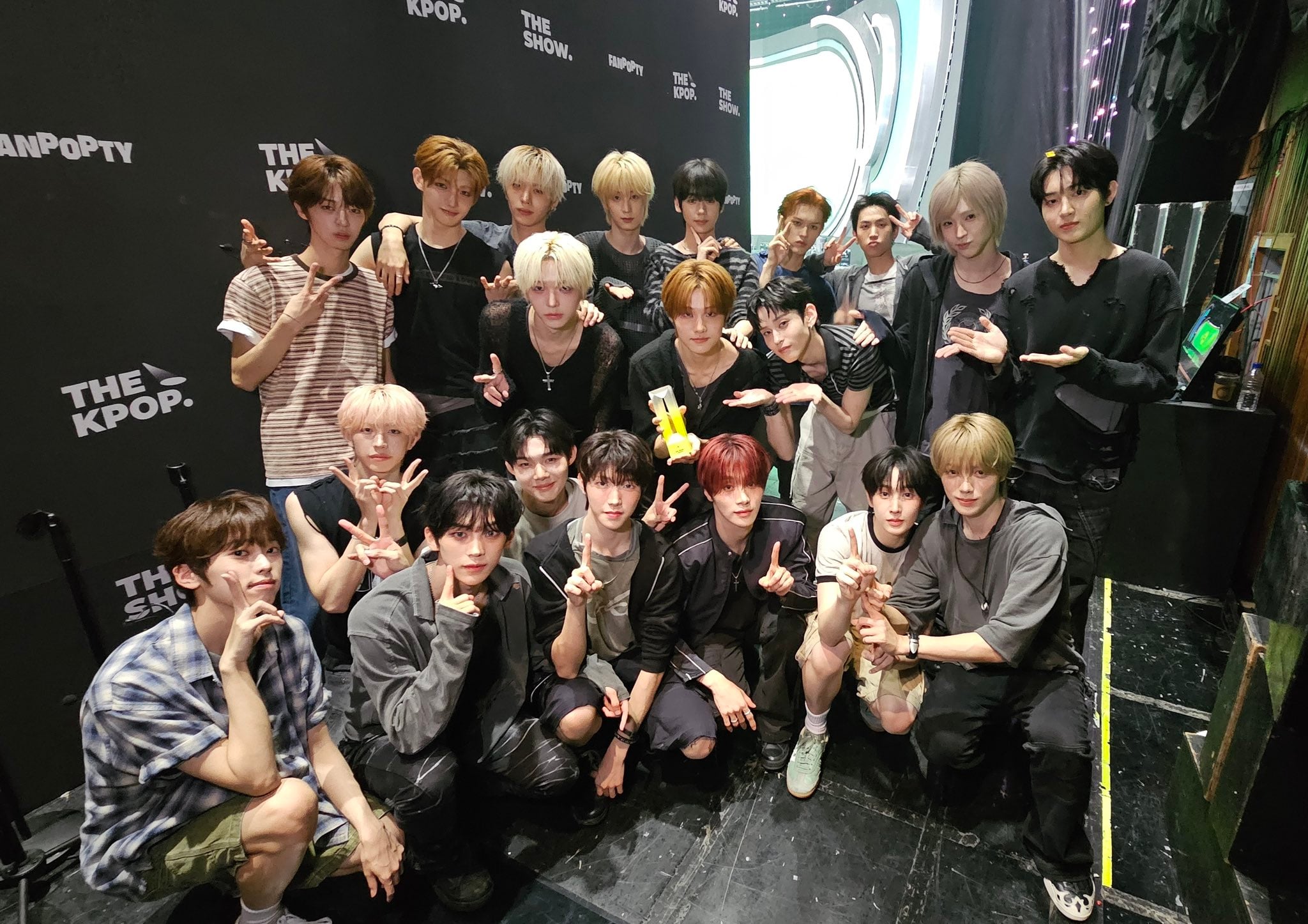 [잡담] 더쇼 7월 마지막주 1위 아이덴티티 | 인스티즈
