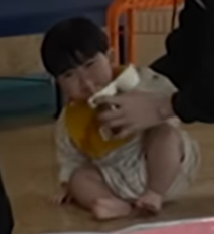 [잡담] 확실히 유준이는ㅋㅋㅋ 투바투가 너무 커서 대비효과로 더 쪼끄매보임ㅋㅋㅋㅋ | 인스티즈