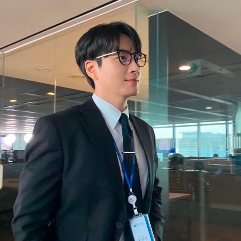 [잡담] 나 안경콤 있어서 남배들 안경쓰는거 좋아함 | 인스티즈
