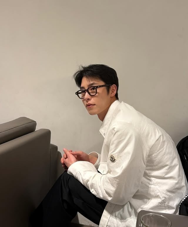 [잡담] 나 안경콤 있어서 남배들 안경쓰는거 좋아함 | 인스티즈