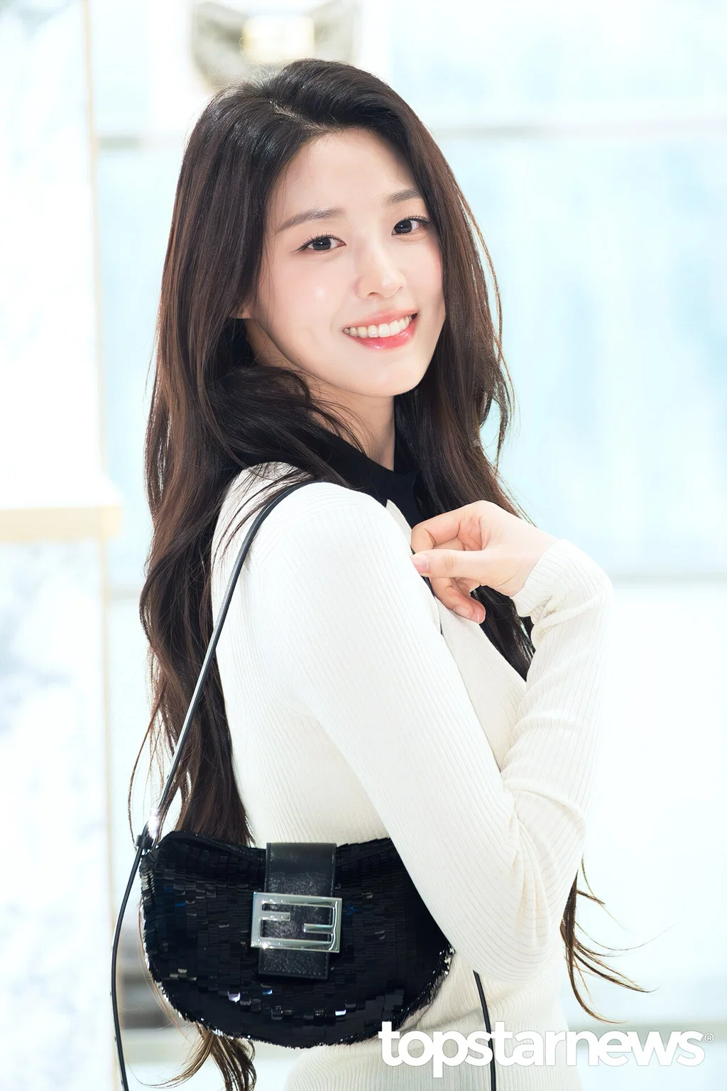 오늘자 더현대 펜디 런칭행사에 참석한 설현.jpg | 인스티즈