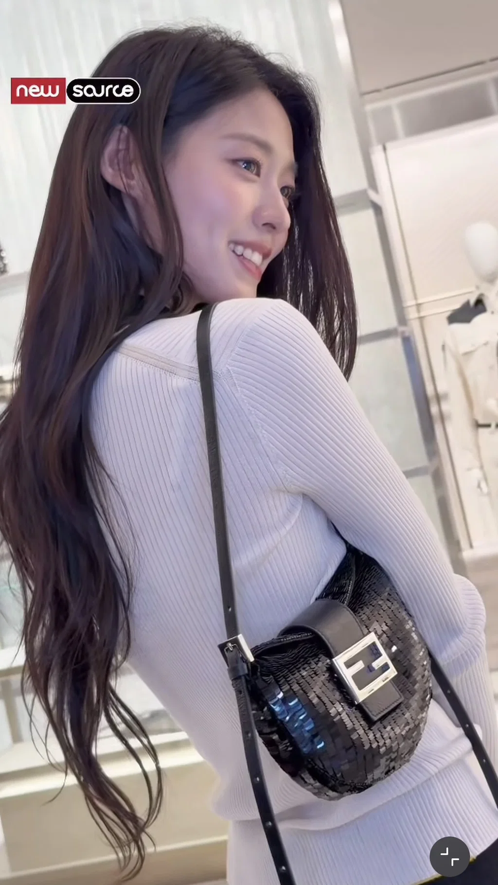 오늘자 더현대 펜디 런칭행사에 참석한 설현.jpg | 인스티즈