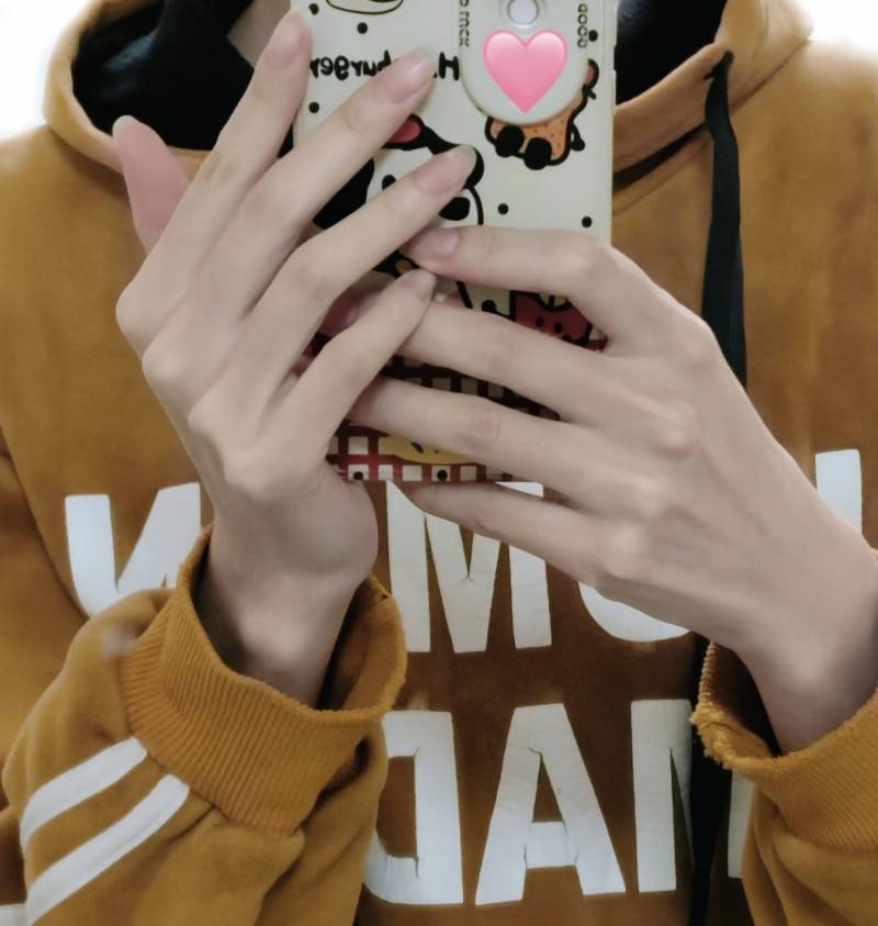 [잡담] 익들아 뼈말라 손 다른 각도로 찍어봤어 | 인스티즈