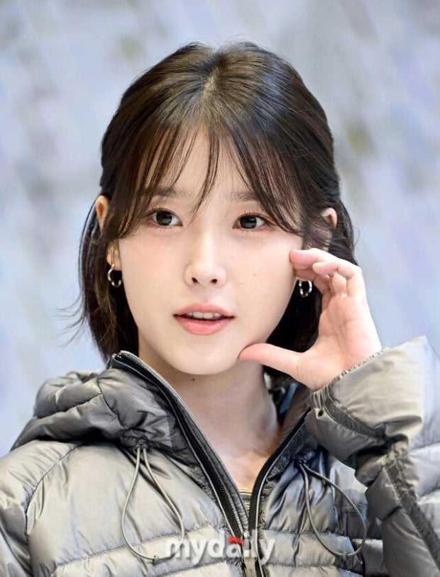 [잡담] 아이유 요즘 뭔가 처연+청초한 느낌 나지않아? | 인스티즈