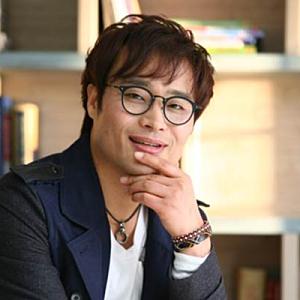 아티스트 프로필 사진 이미지