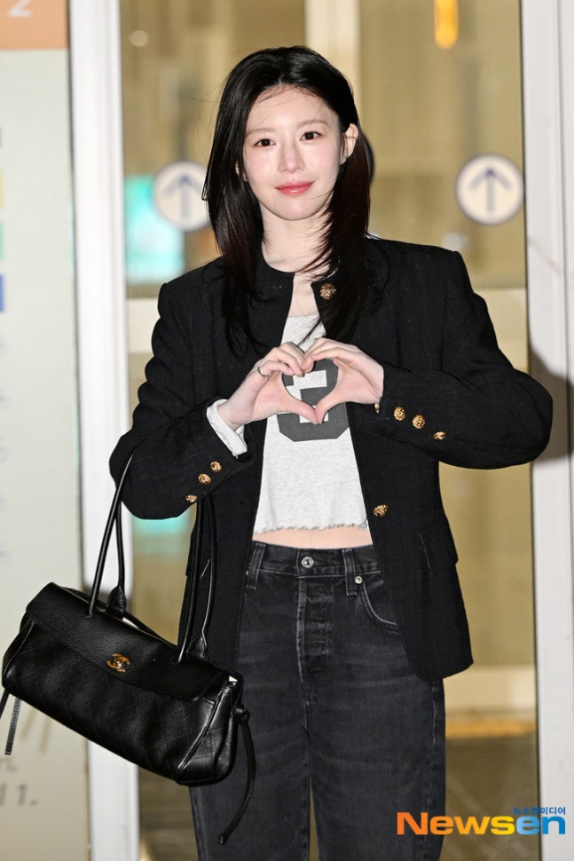 오늘자 출국하는 고윤정 | 인스티즈