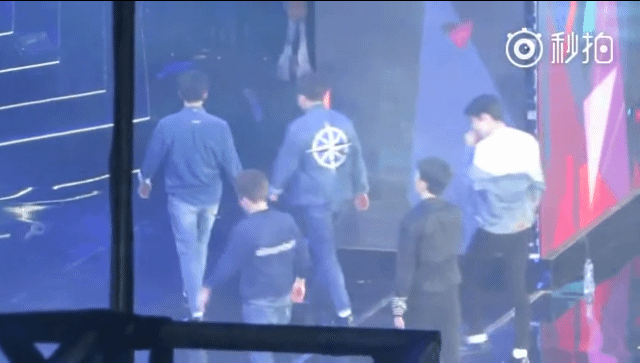 쓰러진 레이 걍 쌩 까는 엑소 멤버들 | 인스티즈