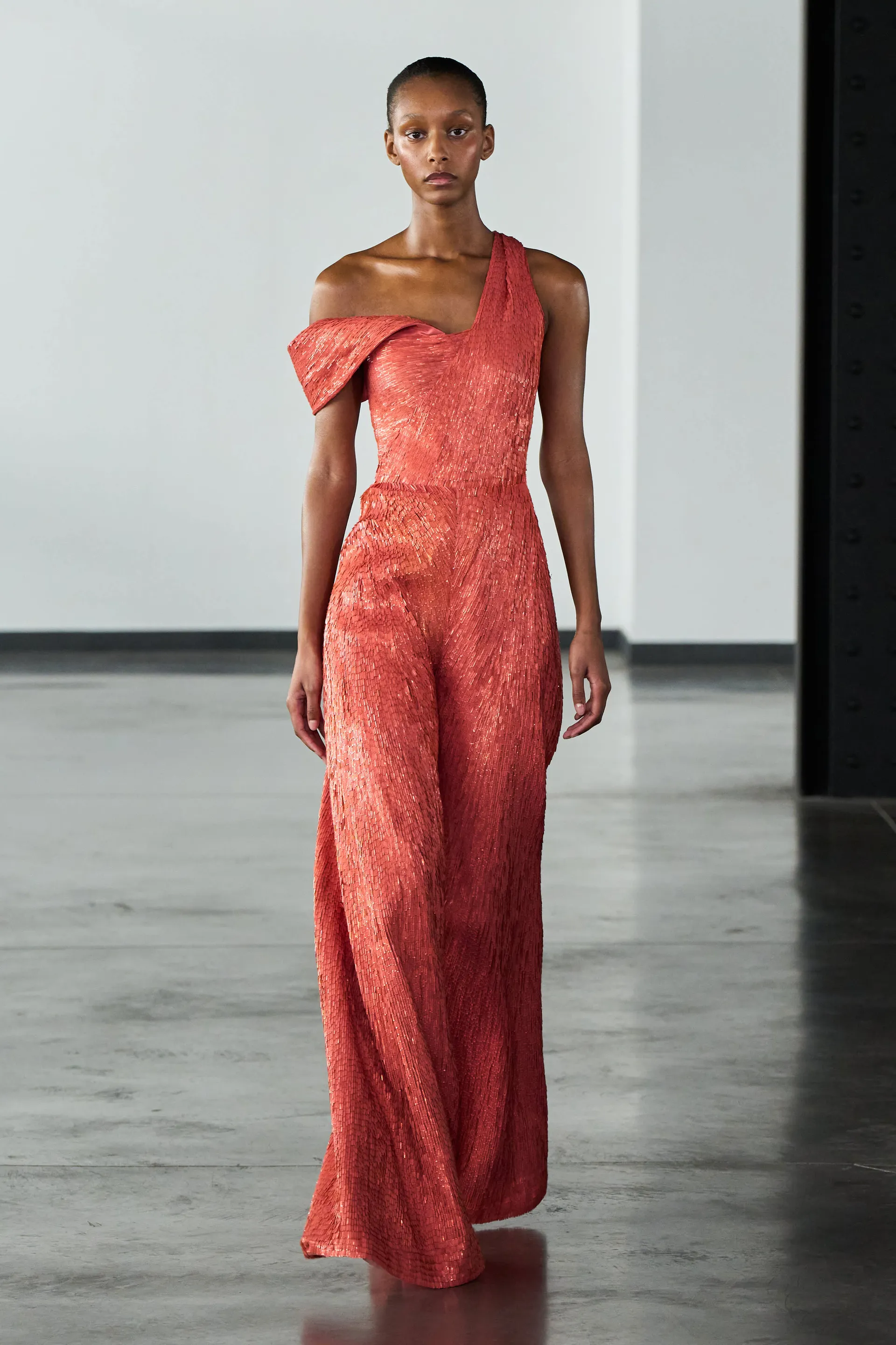 심해에서 영감받아 드레스를 만든 두바이 디자이너 | 인스티즈