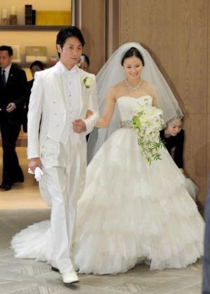 일본 연예인들의 결혼식 사진.jpg | 인스티즈