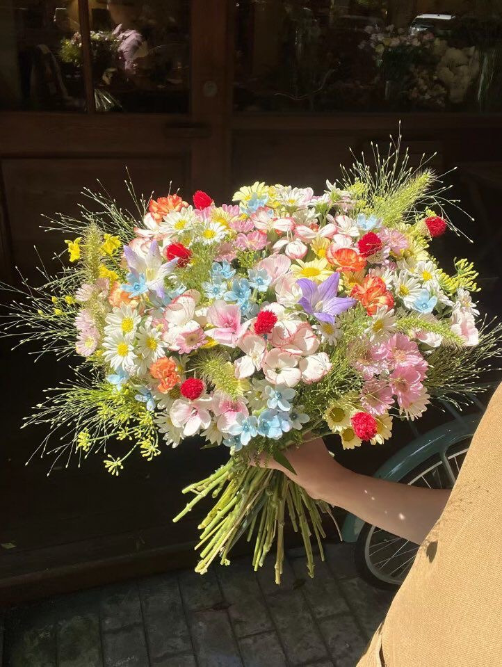 🙋: 싼티 안 나는 걸로 주세요... 주문하신 꽃다발 나왔습니다 💐🪻 | 인스티즈