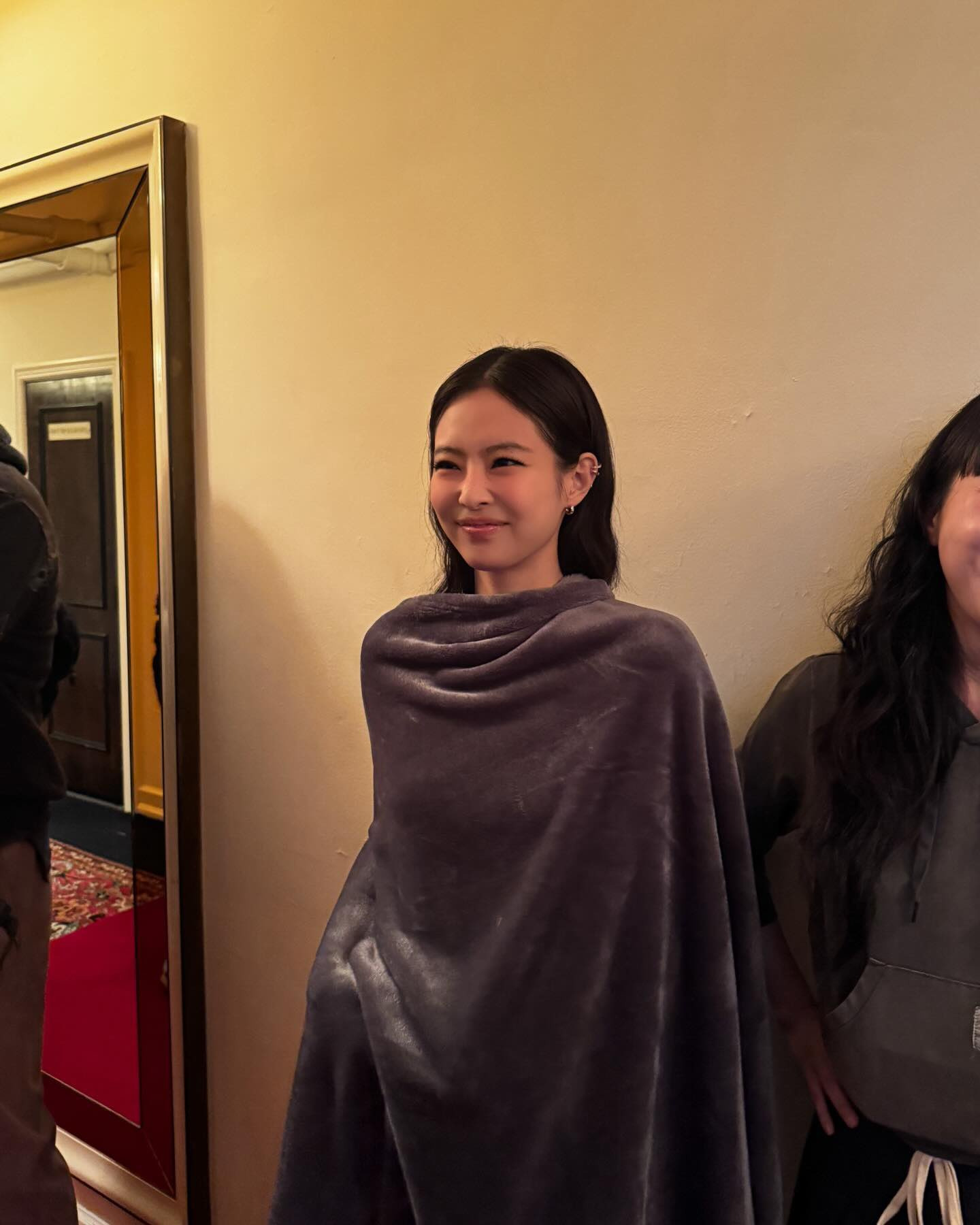 숨바꼭질 컨셉으로 촬영한 제니 2026 샤넬 코코크러쉬 캠페인 | 인스티즈