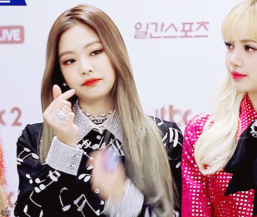 카톡 잘 씹을거같이 생겼는데 성격은 의외인 블랙핑크 제니.gif | 인스티즈