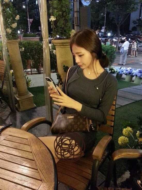 가슴이 커보이는 여성 옷소재 | 인스티즈