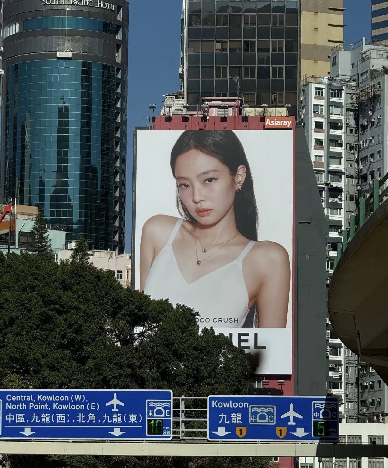 숨바꼭질 컨셉으로 촬영한 제니 2026 샤넬 코코크러쉬 캠페인 | 인스티즈