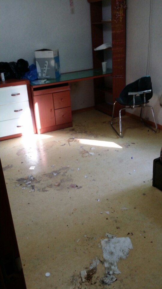 저장강박증 환자가 살고 나간 원룸(스압주의. 더러운 거 못보는 분들은 클릭 주의하시긔!) | 인스티즈