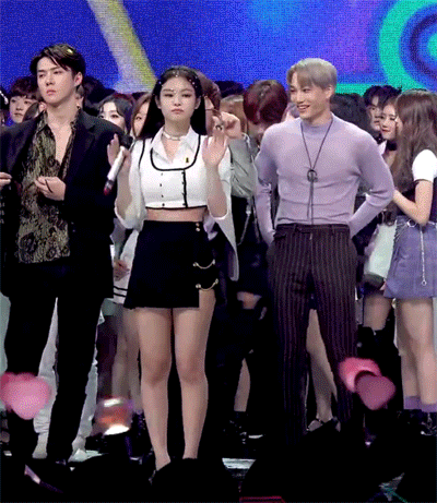 [엑소외] 제니의 거친 이동과 카이의 의식한 눈빛과 그걸 지켜보는 수호.gif | 인스티즈