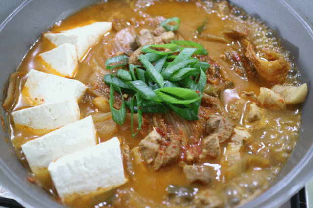 아침점심저녁야식 돼지고기 김치찌개 움짤 gif | 인스티즈