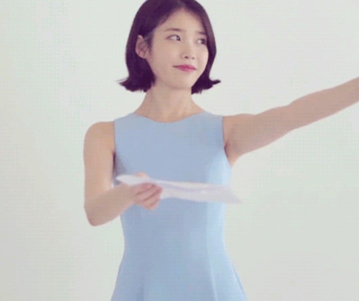 아이유 민소매 겨드랑이.JPGIF | 인스티즈