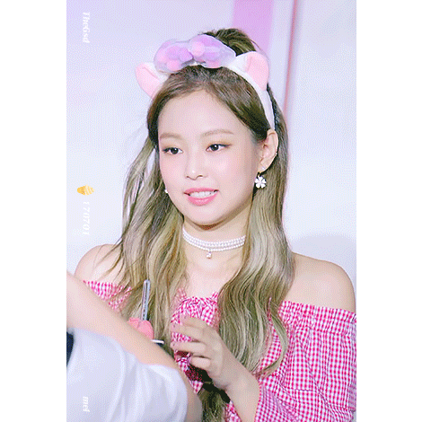 카톡 잘 씹을거같이 생겼는데 성격은 의외인 블랙핑크 제니.gif | 인스티즈