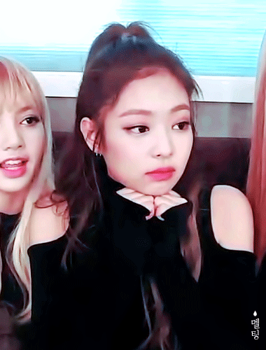 카톡 잘 씹을거같이 생겼는데 성격은 의외인 블랙핑크 제니.gif | 인스티즈