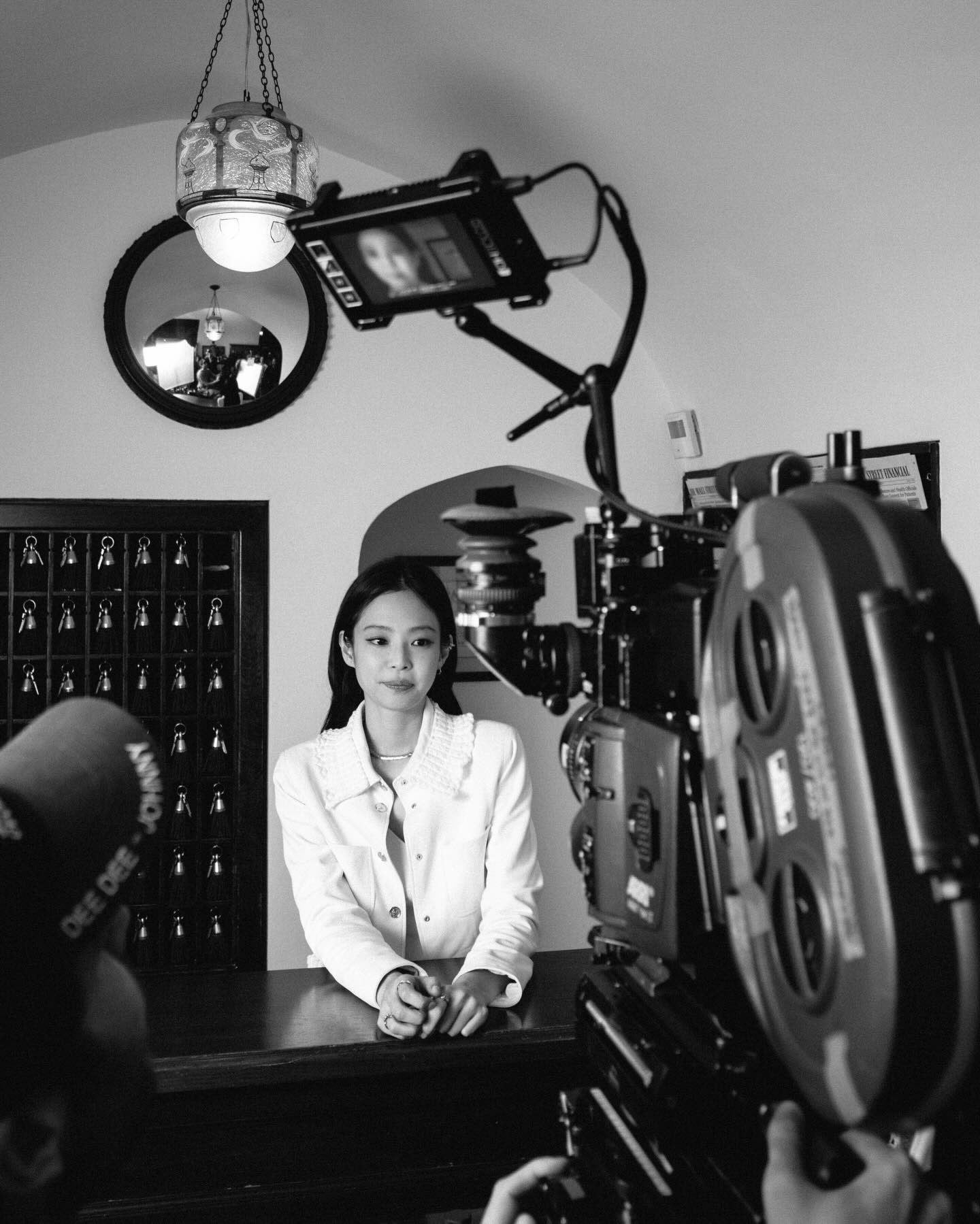 숨바꼭질 컨셉으로 촬영한 제니 2026 샤넬 코코크러쉬 캠페인 | 인스티즈