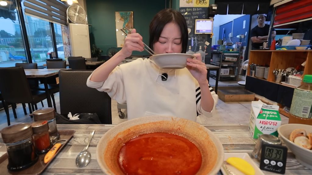 한 명도 성공 못한 매운짬뽕에 도전한 쯔양 | 인스티즈