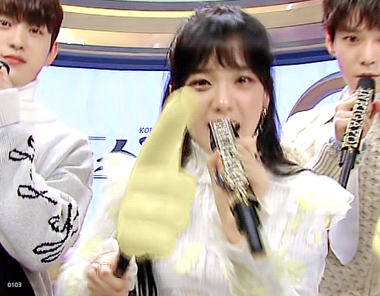 반묶음머리가 잘어울리는 블랙핑크 지수.jpgif | 인스티즈