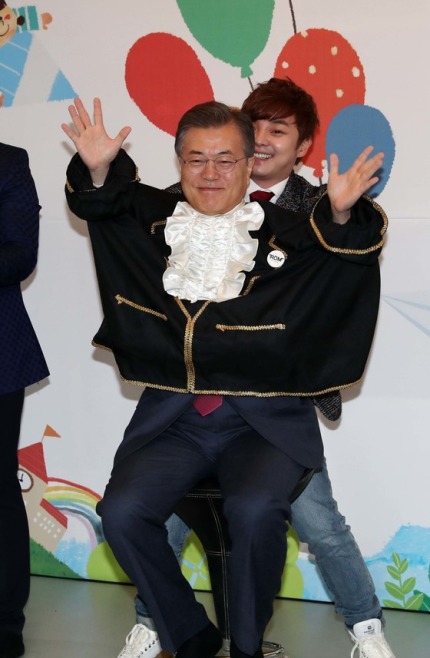 유치원에서 마법사 보조하신 문재인 대통령 | 인스티즈