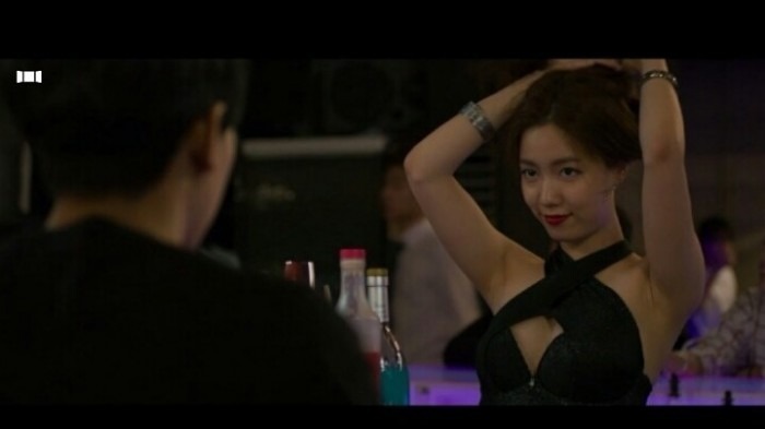 류화영 겨드랑이+글래머+뒷목선+머리묶기 4콤보...JPGIF | 인스티즈