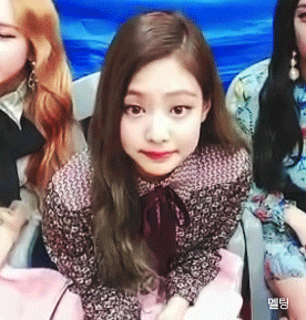 카톡 잘 씹을거같이 생겼는데 성격은 의외인 블랙핑크 제니.gif | 인스티즈