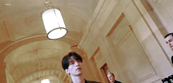 파리까지 일하러간 저승사자 이동욱.gif | 인스티즈