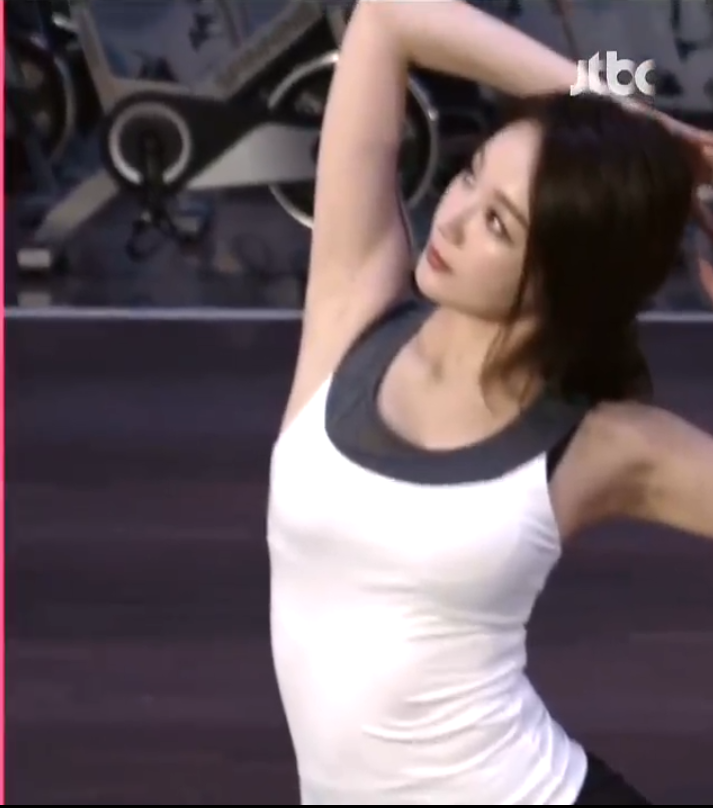 강민경 겨드랑이 움짤.JPGIF | 인스티즈
