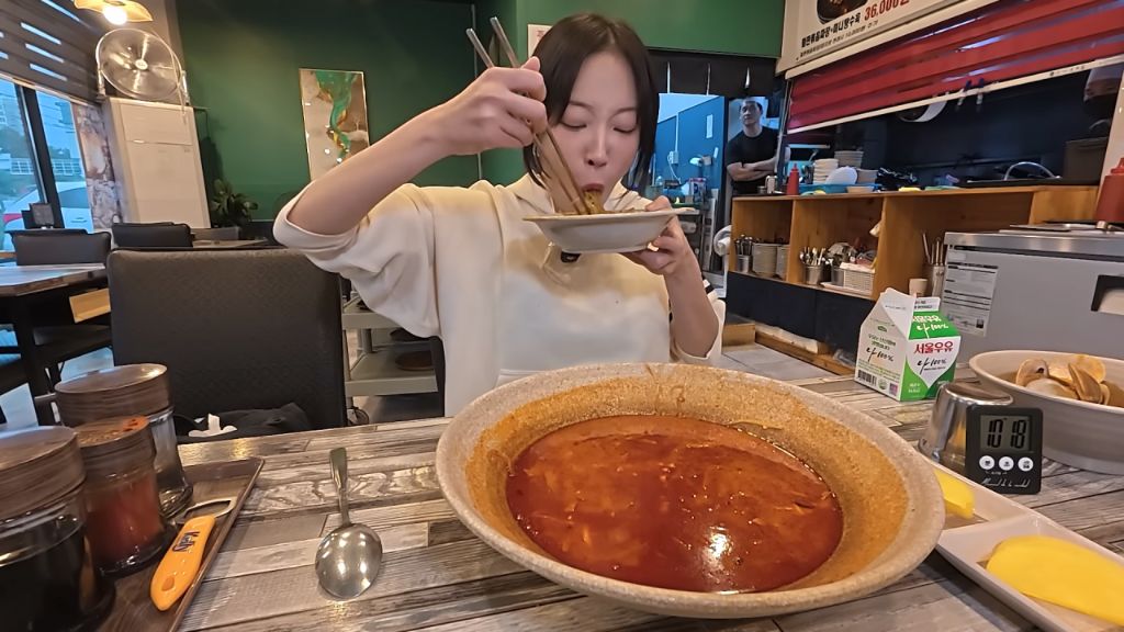 한 명도 성공 못한 매운짬뽕에 도전한 쯔양 | 인스티즈