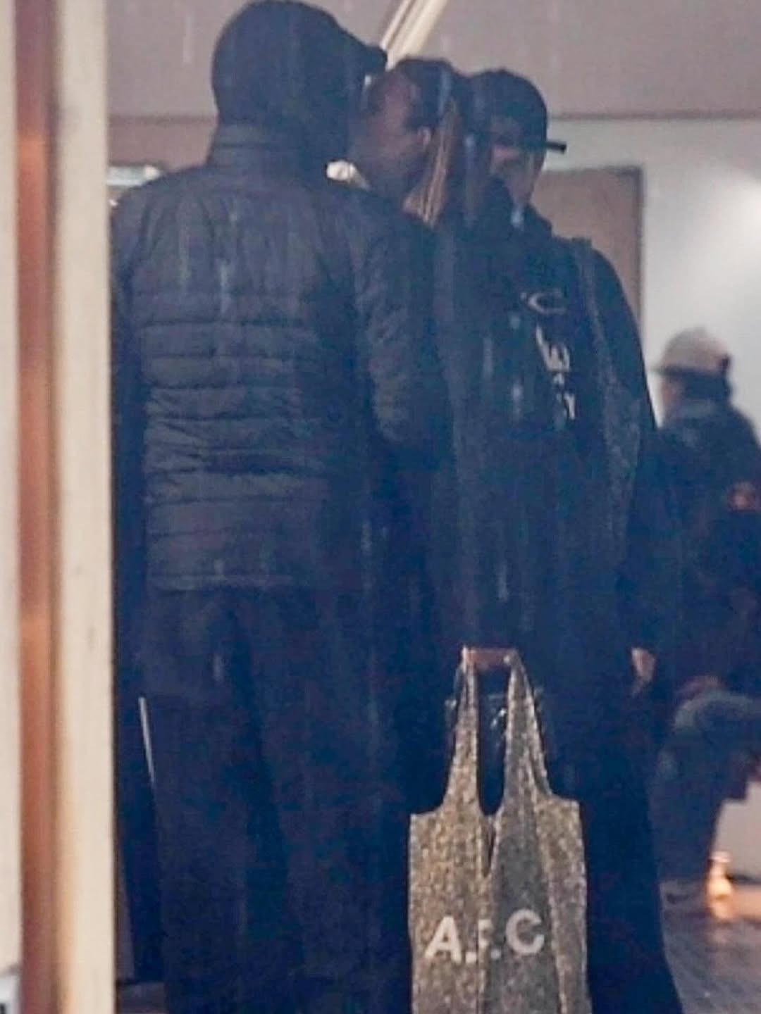 최근 LA에서 데이트하는 레오나르도 디카프리오 & 비토리아 세레티 | 인스티즈