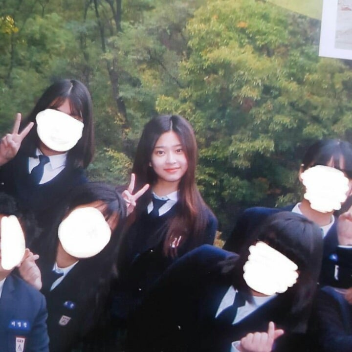 아이즈원 김민주 중학교 졸업 사진 | 인스티즈
