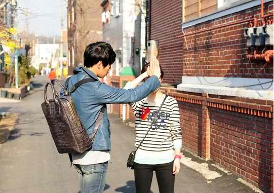 체구(덩치)가 정말 작은걸로 유명한 여자연예인 TOP3 (남자랑 키차이 체격차이...) | 인스티즈