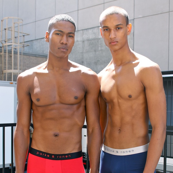 남자 속옷 모델들의 백스테이지 모습들 | 인스티즈