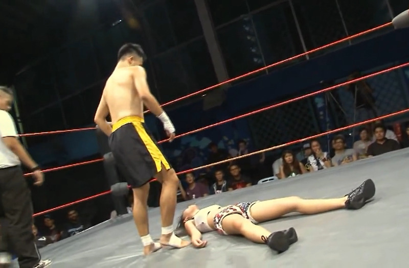 프로레슬링 선수 여자 VS 일반 성인 남자.gif | 인스티즈