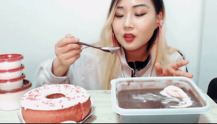 흔한 유튜버의 팥죽 먹는법 | 인스티즈