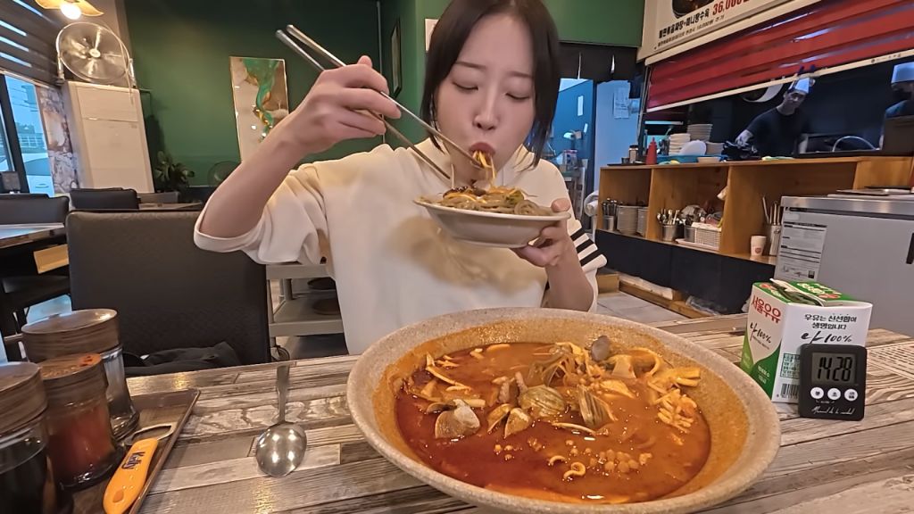 한 명도 성공 못한 매운짬뽕에 도전한 쯔양 | 인스티즈