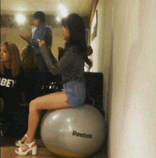 송지은 짐볼.gif | 인스티즈