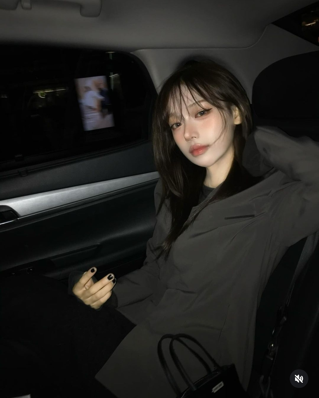 얼굴 하나로 구독자 10만 찍은 유튜버 | 인스티즈