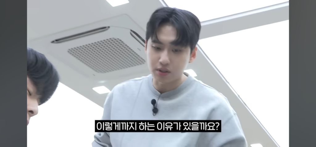 친구가 만든 교재로 공부하는 학생 | 인스티즈