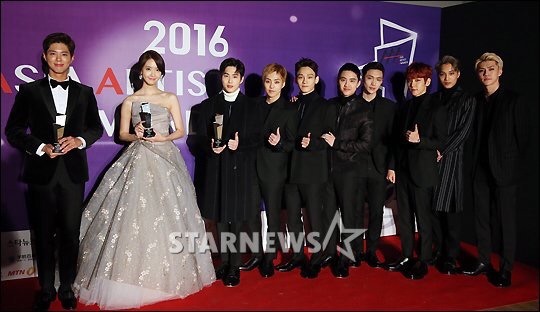 인기상 받은 오늘자 윤아.jpg | 인스티즈